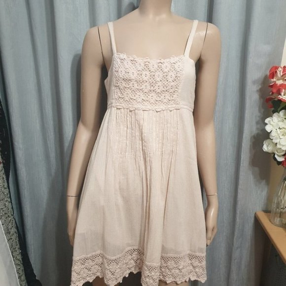 Forever New Dresses & Skirts - FOREVER NEW AU-8 Light Peach Dress Lined Empire Line Waist w/ Embroidery A-Line